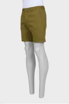 Men's green straight-leg denim shorts