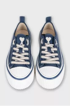 Blue sneakers with a ribbed toe