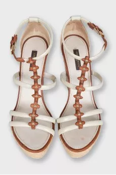 Leather sandals with signature decor