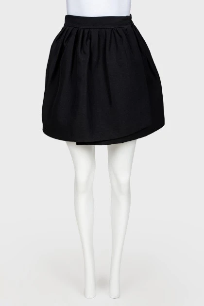 Black skirt on the smell