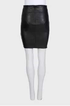 Straight-cut leather skirt with a zipper