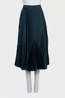 Green pleated skirt with tag