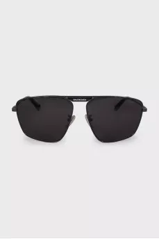 Rectangular sunglasses with black tint
