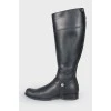 Low-heeled leather boots
