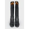 Low-heeled leather boots