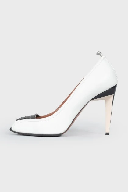 Leather white and black heeled shoes