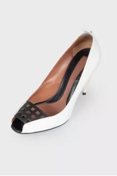 Leather white and black heeled shoes