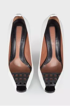 Leather white and black heeled shoes