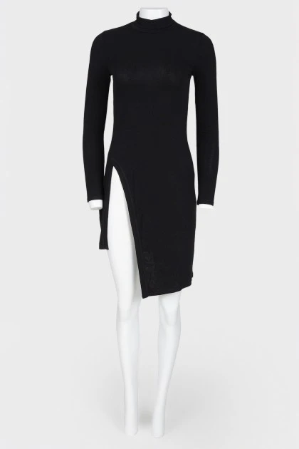 Tight dress with a slit on the hip