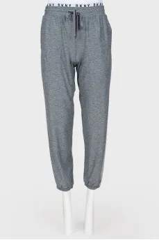 Gray sports trousers with tag