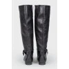 Low-heeled leather boots