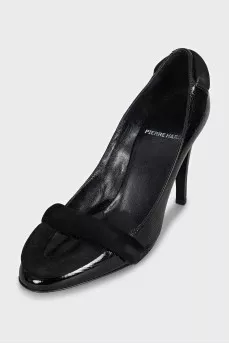 Black patent leather heeled shoes with suede trim