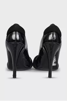 Black patent leather heeled shoes with suede trim