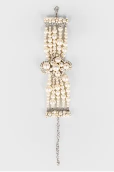 Pearl bracelet with a cross