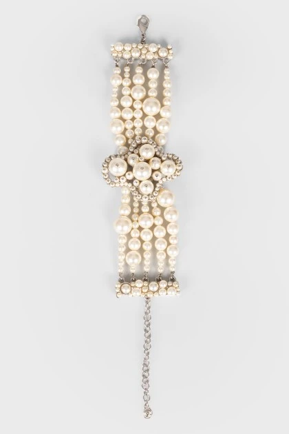 Pearl bracelet with a cross