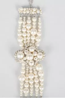 Pearl bracelet with a cross