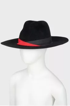 Wide brim hat