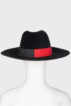 Wide brim hat