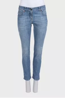 Голубые джинсы slim fit на низкой посадке с потёртостями