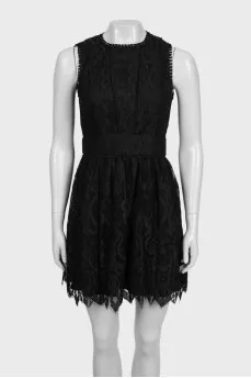Lace fitted dress with a zipper at the back