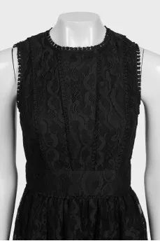 Lace fitted dress with a zipper at the back