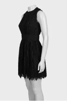 Lace fitted dress with a zipper at the back