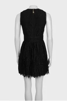 Lace fitted dress with a zipper at the back