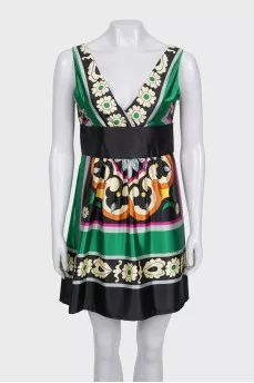 Sleeveless silk dress with V-neck