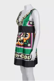 Sleeveless silk dress with V-neck