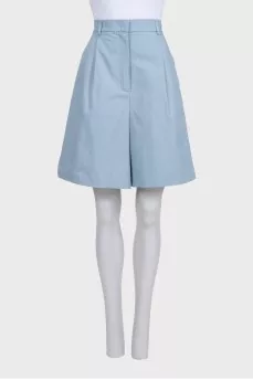 Light blue straight-cut Bermuda shorts