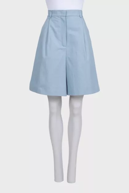 Light blue straight-cut Bermuda shorts
