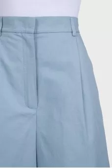 Light blue straight-cut Bermuda shorts