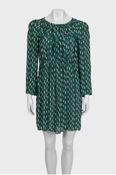 A straight-cut dress with printed sleeves