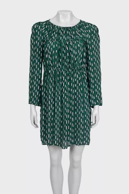 A straight-cut dress with printed sleeves