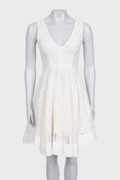 White knitted fitted dress
