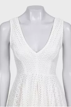 White knitted fitted dress