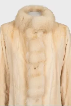Reversible buttoned fur coat