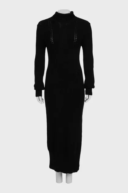 Black knitted dress with a collar