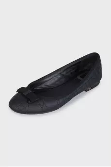 Quilted leather ballet flats decorated with a bow