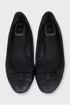 Quilted leather ballet flats decorated with a bow