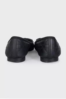 Quilted leather ballet flats decorated with a bow