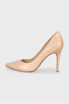 Beige pumps with a gold logo