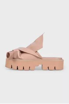 Beige rubber flip-flops