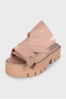 Beige rubber flip-flops