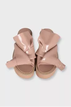Beige rubber flip-flops