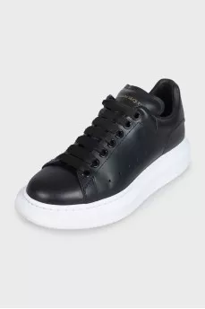 Black leather sneakers with a contrasting sole