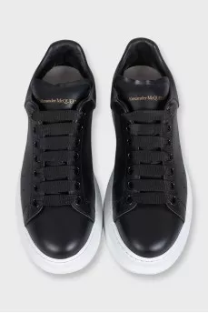 Black leather sneakers with a contrasting sole