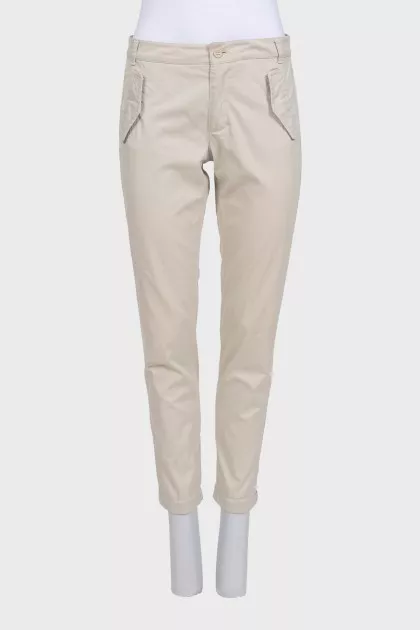 Beige tapered trousers with pockets