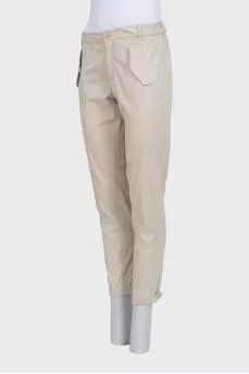 Beige tapered trousers with pockets