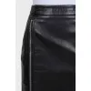 Straight-cut skirt decorated with a zipper